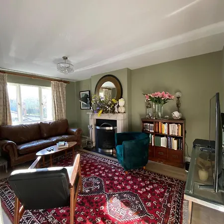 4 Bed House - Sleeps 8 - Pets - Parking - Wifi Greystones