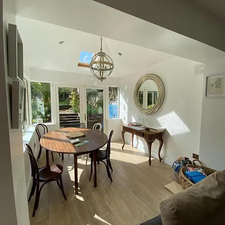 Casa vacanze 4 Bed House - Sleeps 8 - Pets - Parking - Wifi Greystones