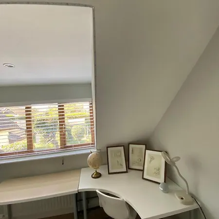 4 Bed House - Sleeps 8 - Pets - Parking - Wifi Na Clocha Liatha