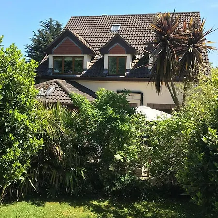 4 Bed House - Sleeps 8 - Pets - Parking - Wifi Greystones