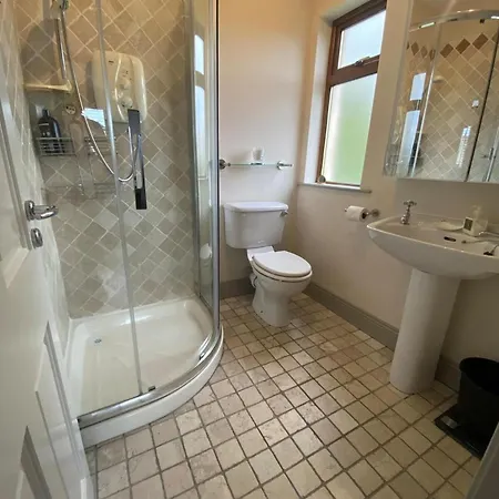 Casa vacanze 4 Bed House - Sleeps 8 - Pets - Parking - Wifi Greystones