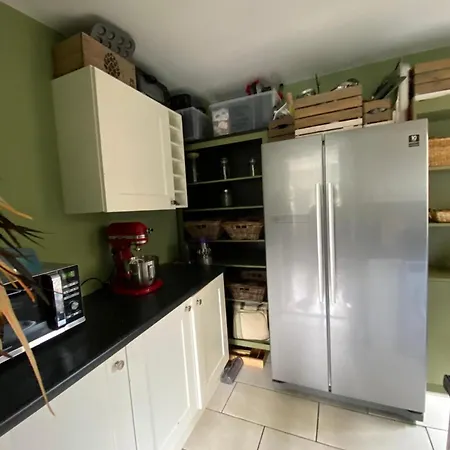 4 Bed House - Sleeps 8 - Pets - Parking - Wifi Casa vacanze Greystones